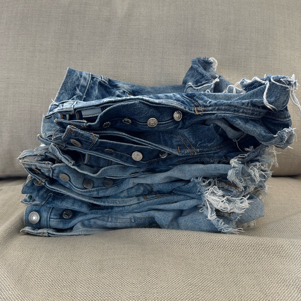 7 pairs Levi’s 501 denim shorts - size 27